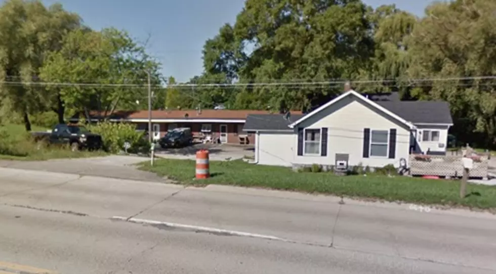 1966: Mom Gives Birth in Motel Driveway, Dad Looks on in Panic